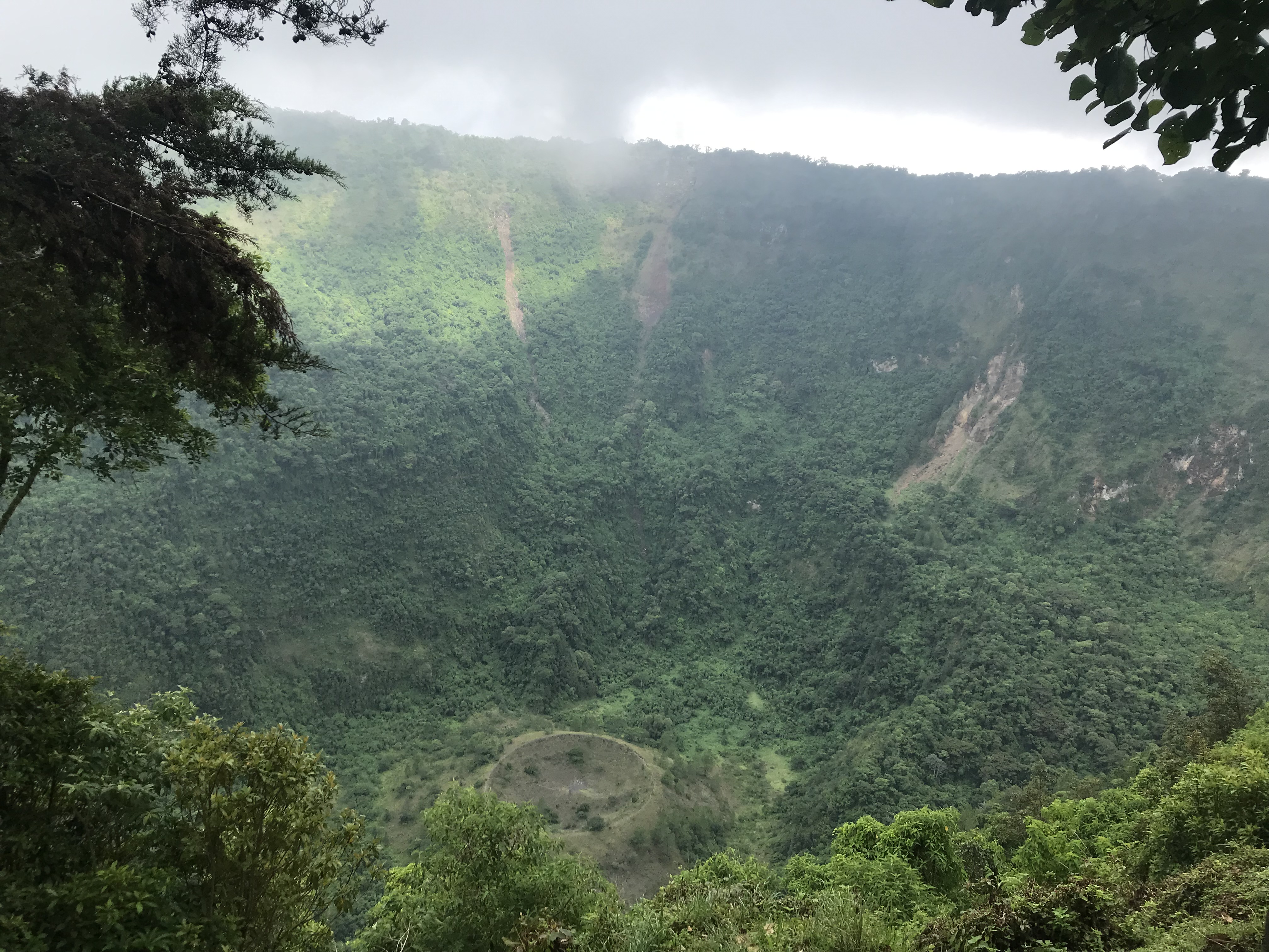 Hiking The Volcano of San Salvador – El Boqueron